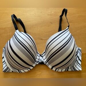 - Victoria’s Secret Uplift Semi-Demi bra. 36C. Black & white. Excellent co…
